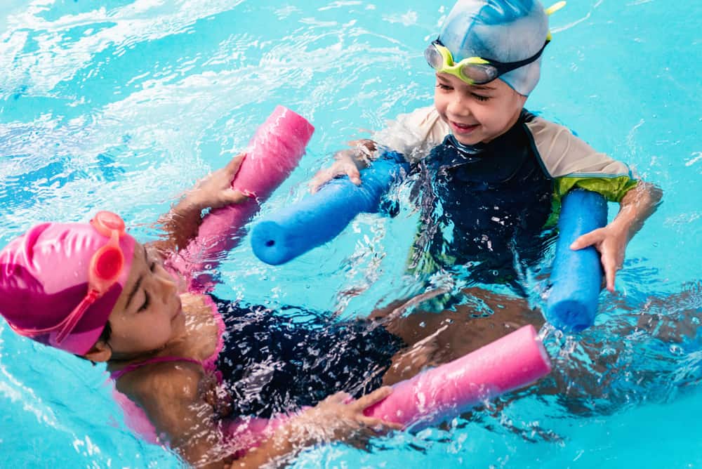 Schwimmhilfen: Schwimmnudel